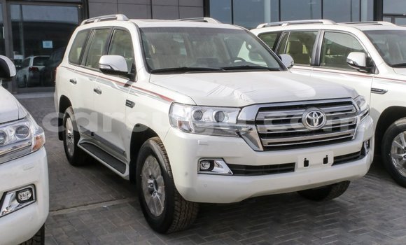 Acheter Import Voiture Toyota Land Cruiser Blanc à Import - Dubai, Burkina-Faso Acheter Import Voiture Toyota Land Cruiser Blanc à Import - Dubai, Burkina-Faso