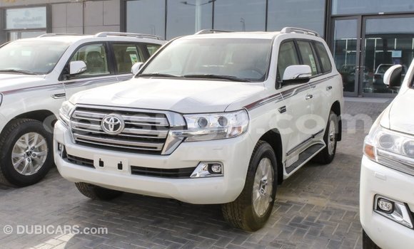 Acheter Import Voiture Toyota Land Cruiser Blanc à Import - Dubai, Burkina-Faso Acheter Import Voiture Toyota Land Cruiser Blanc à Import - Dubai, Burkina-Faso