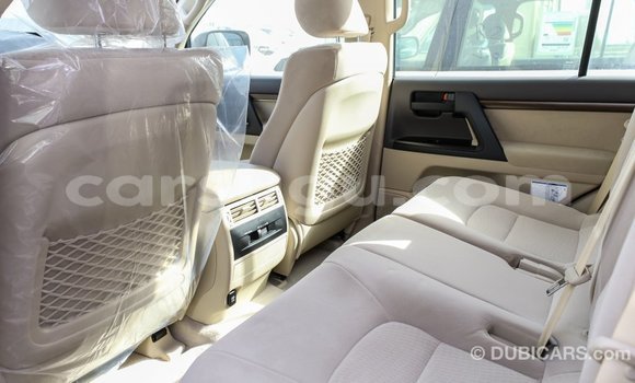 Acheter Import Voiture Toyota Land Cruiser Blanc à Import - Dubai, Burkina-Faso Acheter Import Voiture Toyota Land Cruiser Blanc à Import - Dubai, Burkina-Faso