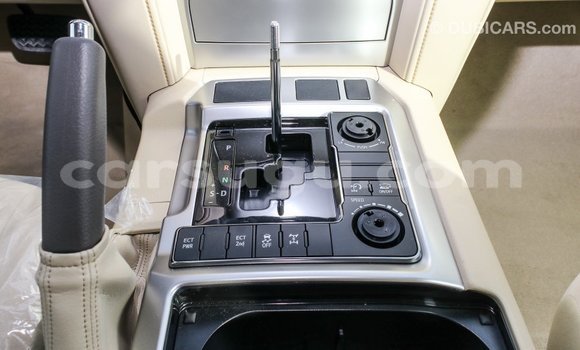 Acheter Import Voiture Toyota Land Cruiser Blanc à Import - Dubai, Burkina-Faso Acheter Import Voiture Toyota Land Cruiser Blanc à Import - Dubai, Burkina-Faso