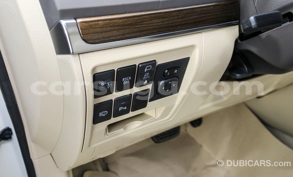 Acheter Import Voiture Toyota Land Cruiser Blanc à Import - Dubai, Burkina-Faso Acheter Import Voiture Toyota Land Cruiser Blanc à Import - Dubai, Burkina-Faso