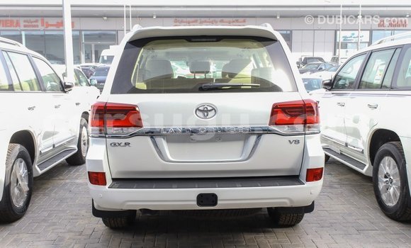 Acheter Import Voiture Toyota Land Cruiser Blanc à Import - Dubai, Burkina-Faso Acheter Import Voiture Toyota Land Cruiser Blanc à Import - Dubai, Burkina-Faso