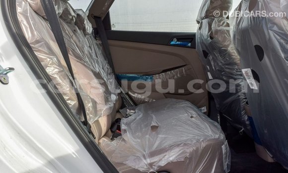 Acheter Import Voiture Hyundai Tucson Blanc à Import - Dubai, Burkina-Faso Acheter Import Voiture Hyundai Tucson Blanc à Import - Dubai, Burkina-Faso