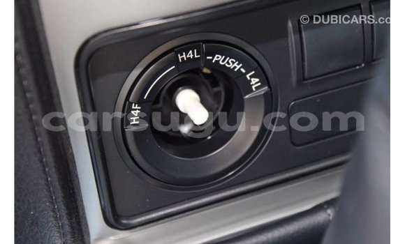 Sayi Imported Toyota Hilux Black Mota in Import - Dubai a Burkina Faso Sayi Imported Toyota Hilux Black Mota in Import - Dubai a Burkina Faso