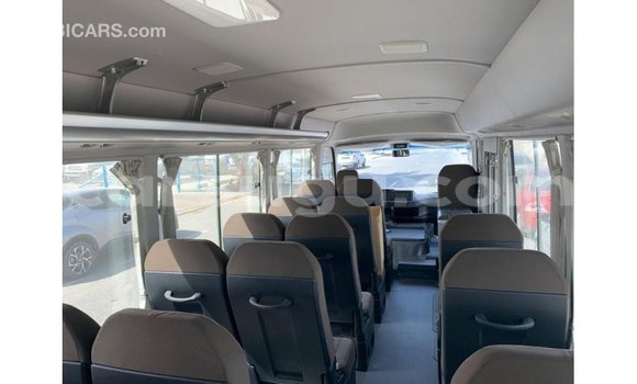 Acheter Import Voiture Toyota Coaster Blanc à Import - Dubai, Burkina-Faso Acheter Import Voiture Toyota Coaster Blanc à Import - Dubai, Burkina-Faso