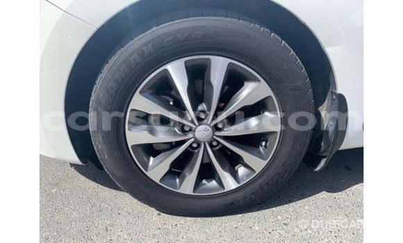 Acheter Import Voiture Kia Carnival Blanc à Import - Dubai, Burkina-Faso Acheter Import Voiture Kia Carnival Blanc à Import - Dubai, Burkina-Faso