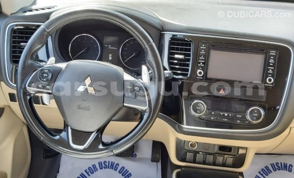 Acheter Import Voiture Mitsubishi Outlander Blanc à Import - Dubai, Burkina-Faso Acheter Import Voiture Mitsubishi Outlander Blanc à Import - Dubai, Burkina-Faso