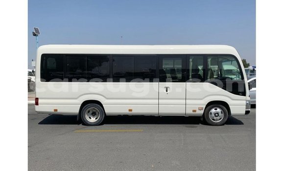 Acheter Import Voiture Toyota Coaster Blanc à Import - Dubai, Burkina-Faso Acheter Import Voiture Toyota Coaster Blanc à Import - Dubai, Burkina-Faso