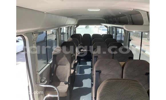 Acheter Import Voiture Toyota Coaster Blanc à Import - Dubai, Burkina-Faso Acheter Import Voiture Toyota Coaster Blanc à Import - Dubai, Burkina-Faso