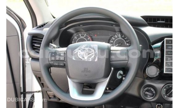 Sayi Imported Toyota Hilux White Mota in Import - Dubai a Burkina Faso Sayi Imported Toyota Hilux White Mota in Import - Dubai a Burkina Faso