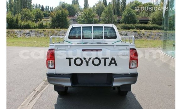 Sayi Imported Toyota Hilux White Mota in Import - Dubai a Burkina Faso Sayi Imported Toyota Hilux White Mota in Import - Dubai a Burkina Faso