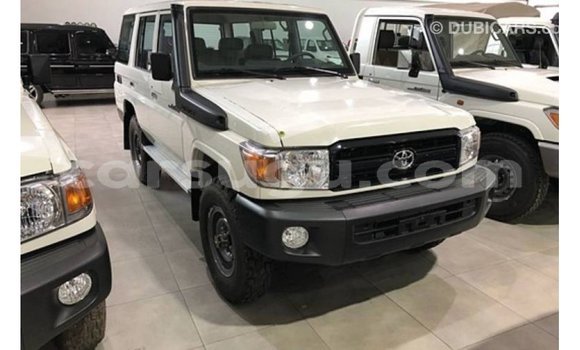 Sayi Imported Toyota Land Cruiser White Mota in Import - Dubai a Burkina Faso Sayi Imported Toyota Land Cruiser White Mota in Import - Dubai a Burkina Faso