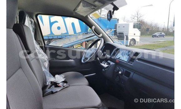 Acheter Import Voiture Toyota Hiace Blanc à Import - Dubai, Burkina-Faso Acheter Import Voiture Toyota Hiace Blanc à Import - Dubai, Burkina-Faso