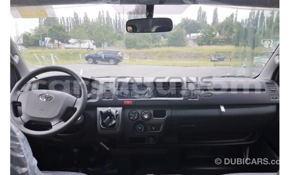 Acheter Import Voiture Toyota Hiace Blanc à Import - Dubai, Burkina-Faso Acheter Import Voiture Toyota Hiace Blanc à Import - Dubai, Burkina-Faso