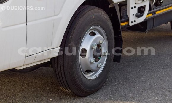 Sayi Imported Kia Carens White Mota in Import - Dubai a Burkina Faso Sayi Imported Kia Carens White Mota in Import - Dubai a Burkina Faso