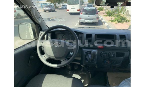 Sayi Imported Toyota Hiace White Mota in Import - Dubai a Burkina Faso Sayi Imported Toyota Hiace White Mota in Import - Dubai a Burkina Faso