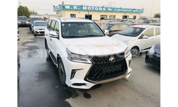 Sayi Imported Lexus LX White Mota in Import - Dubai a Burkina Faso Sayi Imported Lexus LX White Mota in Import - Dubai a Burkina Faso