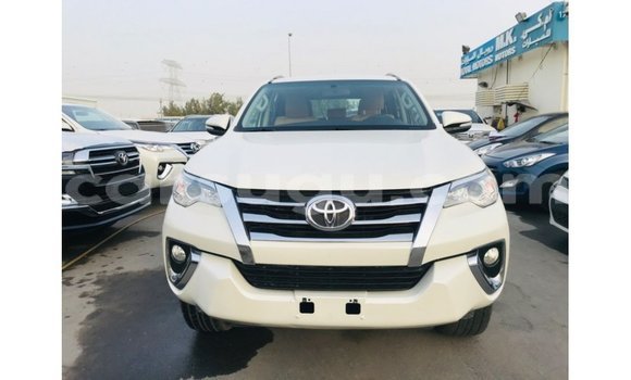 Acheter Import Voiture Toyota Fortuner Blanc à Import - Dubai, Burkina-Faso Acheter Import Voiture Toyota Fortuner Blanc à Import - Dubai, Burkina-Faso