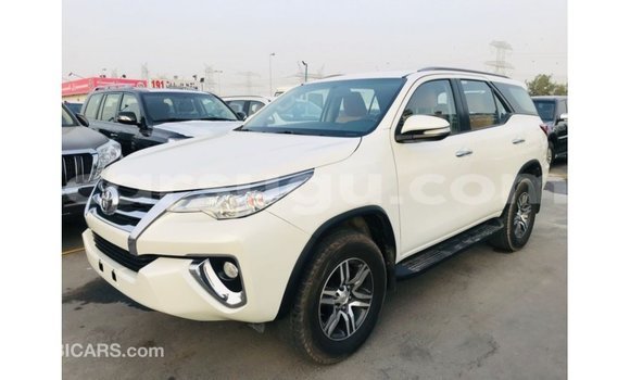 Acheter Import Voiture Toyota Fortuner Blanc à Import - Dubai, Burkina-Faso Acheter Import Voiture Toyota Fortuner Blanc à Import - Dubai, Burkina-Faso