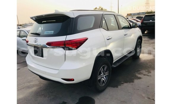 Acheter Import Voiture Toyota Fortuner Blanc à Import - Dubai, Burkina-Faso Acheter Import Voiture Toyota Fortuner Blanc à Import - Dubai, Burkina-Faso