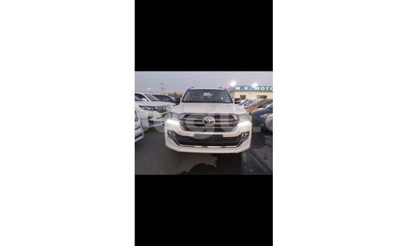 Sayi Imported Toyota Land Cruiser White Mota in Import - Dubai a Burkina Faso Sayi Imported Toyota Land Cruiser White Mota in Import - Dubai a Burkina Faso