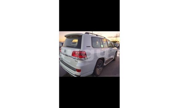 Sayi Imported Toyota Land Cruiser White Mota in Import - Dubai a Burkina Faso Sayi Imported Toyota Land Cruiser White Mota in Import - Dubai a Burkina Faso