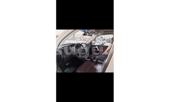 Sayi Imported Toyota Land Cruiser White Mota in Import - Dubai a Burkina Faso Sayi Imported Toyota Land Cruiser White Mota in Import - Dubai a Burkina Faso
