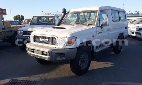 Acheter Import Voiture Toyota Land Cruiser Blanc à Import - Dubai, Burkina-Faso Acheter Import Voiture Toyota Land Cruiser Blanc à Import - Dubai, Burkina-Faso