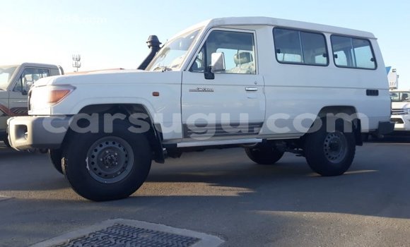 Acheter Import Voiture Toyota Land Cruiser Blanc à Import - Dubai, Burkina-Faso Acheter Import Voiture Toyota Land Cruiser Blanc à Import - Dubai, Burkina-Faso