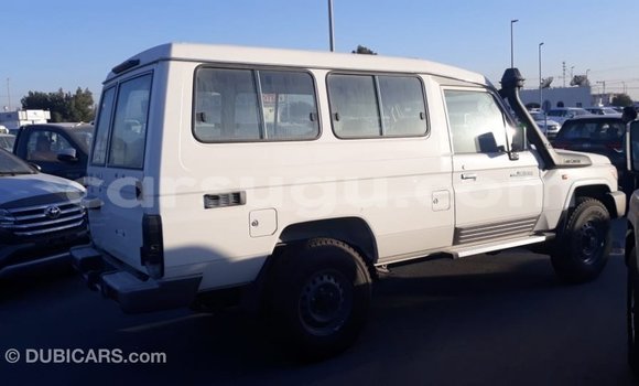 Acheter Import Voiture Toyota Land Cruiser Blanc à Import - Dubai, Burkina-Faso Acheter Import Voiture Toyota Land Cruiser Blanc à Import - Dubai, Burkina-Faso
