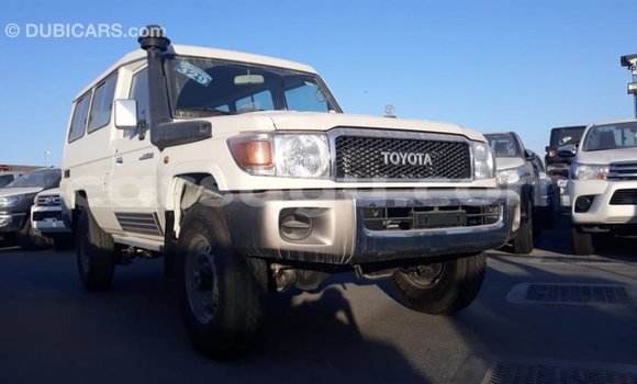 Acheter Import Voiture Toyota Land Cruiser Blanc à Import - Dubai, Burkina-Faso Acheter Import Voiture Toyota Land Cruiser Blanc à Import - Dubai, Burkina-Faso