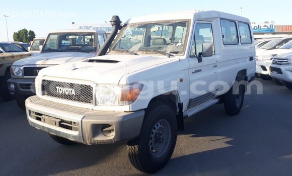Acheter Import Voiture Toyota Land Cruiser Blanc à Import - Dubai, Burkina-Faso Acheter Import Voiture Toyota Land Cruiser Blanc à Import - Dubai, Burkina-Faso