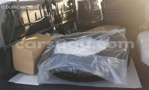 Acheter Import Voiture Toyota Land Cruiser Blanc à Import - Dubai, Burkina-Faso Acheter Import Voiture Toyota Land Cruiser Blanc à Import - Dubai, Burkina-Faso