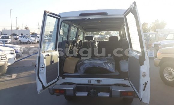 Acheter Import Voiture Toyota Land Cruiser Blanc à Import - Dubai, Burkina-Faso Acheter Import Voiture Toyota Land Cruiser Blanc à Import - Dubai, Burkina-Faso