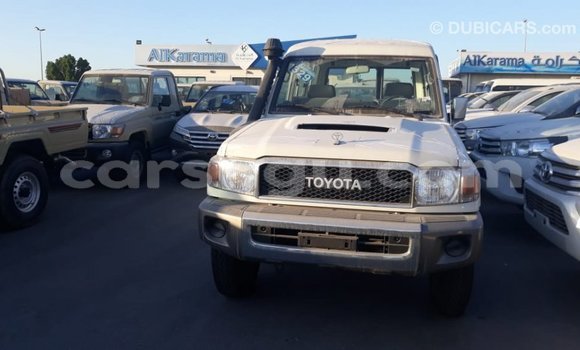 Acheter Import Voiture Toyota Land Cruiser Blanc à Import - Dubai, Burkina-Faso Acheter Import Voiture Toyota Land Cruiser Blanc à Import - Dubai, Burkina-Faso