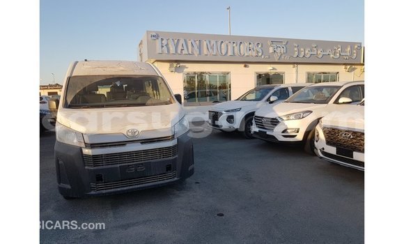 Sayi Imported Toyota Hiace White Mota in Import - Dubai a Burkina Faso Sayi Imported Toyota Hiace White Mota in Import - Dubai a Burkina Faso