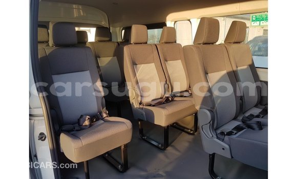 Sayi Imported Toyota Hiace White Mota in Import - Dubai a Burkina Faso Sayi Imported Toyota Hiace White Mota in Import - Dubai a Burkina Faso