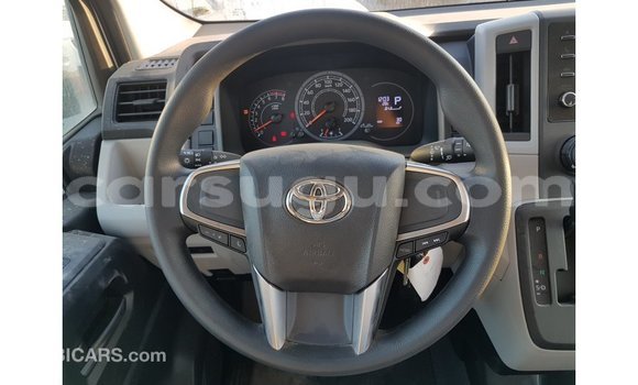 Sayi Imported Toyota Hiace White Mota in Import - Dubai a Burkina Faso Sayi Imported Toyota Hiace White Mota in Import - Dubai a Burkina Faso