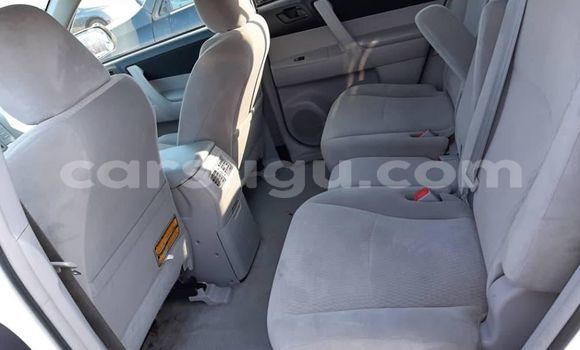 Buy Used Toyota Highlander White Car in Ouagadougou in Burkina Faso Buy Used Toyota Highlander White Car in Ouagadougou in Burkina Faso