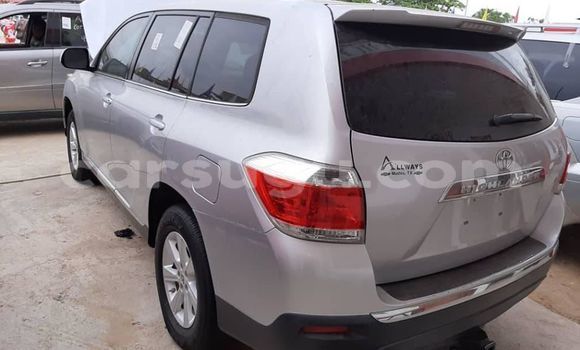 Buy Used Toyota Highlander Silver Car in Ouagadougou in Burkina Faso Buy Used Toyota Highlander Silver Car in Ouagadougou in Burkina Faso