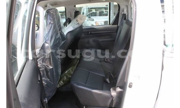 Sayi Imported Toyota Hilux White Mota in Import - Dubai a Burkina Faso Sayi Imported Toyota Hilux White Mota in Import - Dubai a Burkina Faso