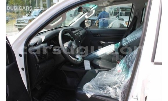 Sayi Imported Toyota Hilux White Mota in Import - Dubai a Burkina Faso Sayi Imported Toyota Hilux White Mota in Import - Dubai a Burkina Faso