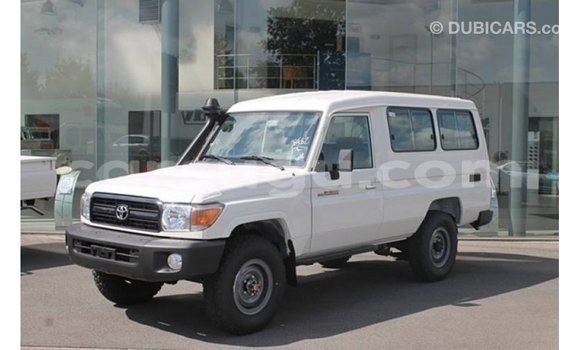 Acheter Import Voiture Toyota Land Cruiser Blanc à Import - Dubai, Burkina-Faso Acheter Import Voiture Toyota Land Cruiser Blanc à Import - Dubai, Burkina-Faso