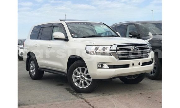 Sayi Imported Toyota Land Cruiser White Mota in Import - Dubai a Burkina Faso Sayi Imported Toyota Land Cruiser White Mota in Import - Dubai a Burkina Faso