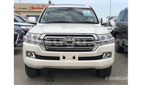 Sayi Imported Toyota Land Cruiser White Mota in Import - Dubai a Burkina Faso Sayi Imported Toyota Land Cruiser White Mota in Import - Dubai a Burkina Faso