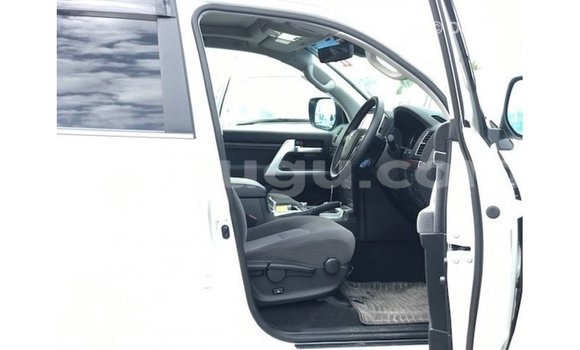 Sayi Imported Toyota Land Cruiser White Mota in Import - Dubai a Burkina Faso Sayi Imported Toyota Land Cruiser White Mota in Import - Dubai a Burkina Faso