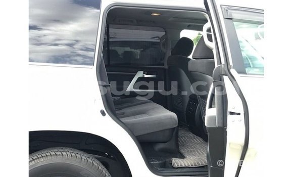 Sayi Imported Toyota Land Cruiser White Mota in Import - Dubai a Burkina Faso Sayi Imported Toyota Land Cruiser White Mota in Import - Dubai a Burkina Faso