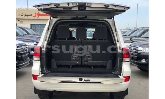 Sayi Imported Toyota Land Cruiser White Mota in Import - Dubai a Burkina Faso Sayi Imported Toyota Land Cruiser White Mota in Import - Dubai a Burkina Faso