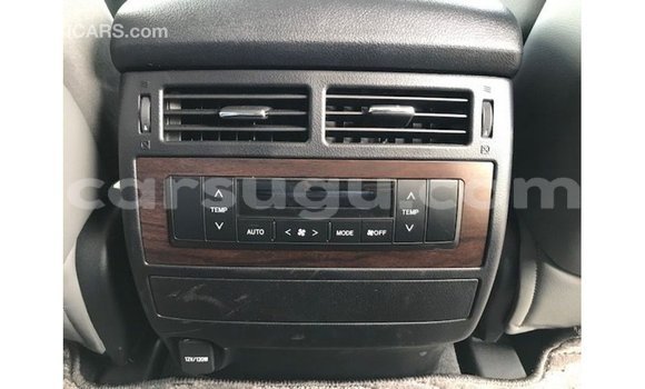 Sayi Imported Toyota Land Cruiser White Mota in Import - Dubai a Burkina Faso Sayi Imported Toyota Land Cruiser White Mota in Import - Dubai a Burkina Faso