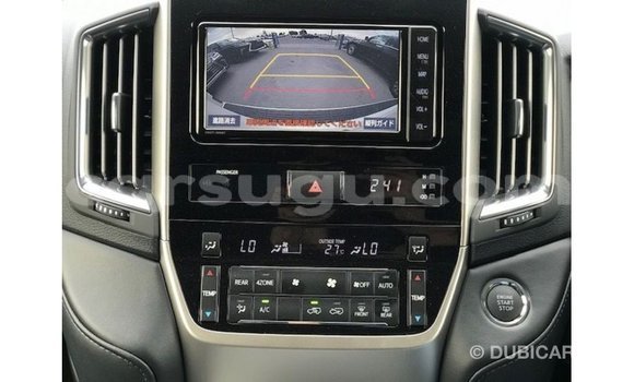 Sayi Imported Toyota Land Cruiser White Mota in Import - Dubai a Burkina Faso Sayi Imported Toyota Land Cruiser White Mota in Import - Dubai a Burkina Faso